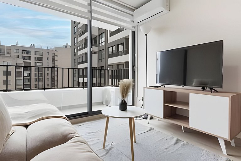 Stylish 1BR | A/C | Steps from Franklin Metro