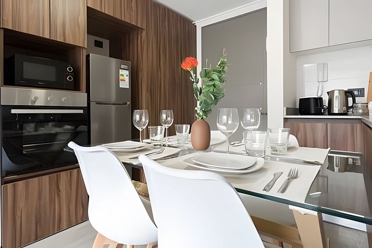 Stylish 1BR | A/C | Steps from Franklin Metro