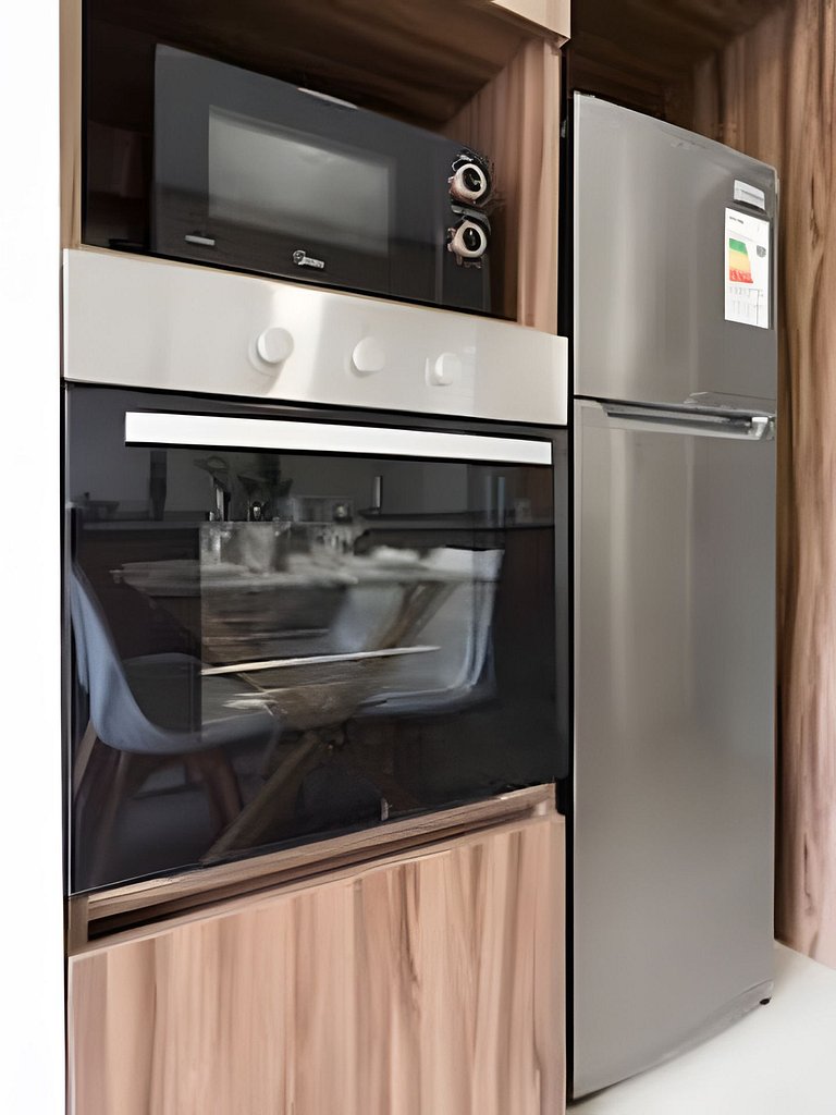 Stylish 1BR | A/C | Steps from Franklin Metro