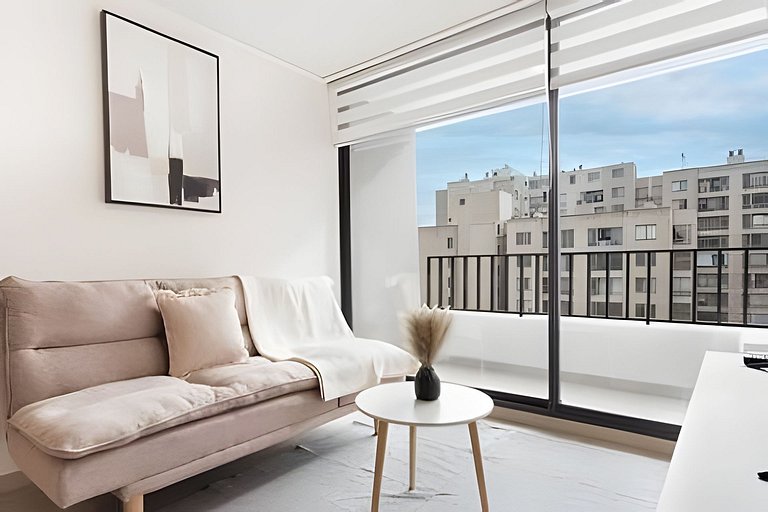 Stylish 1BR | A/C | Steps from Franklin Metro