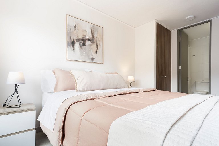 Stylish 1BR | A/C | Steps from Franklin Metro