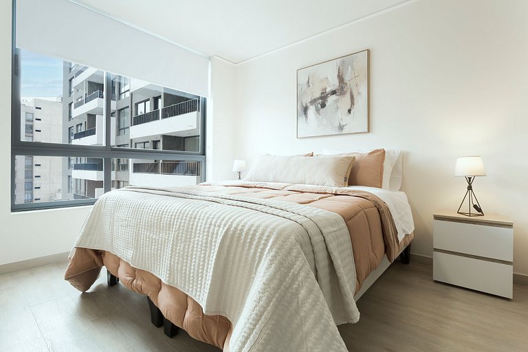 Stylish 1BR | A/C | Steps from Franklin Metro