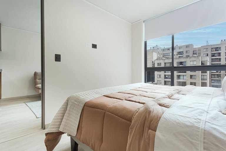 Stylish 1BR | A/C | Steps from Franklin Metro