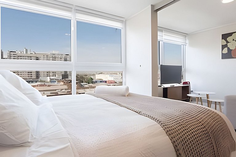 Santiago Centro | Pool, Laundry & 1BR