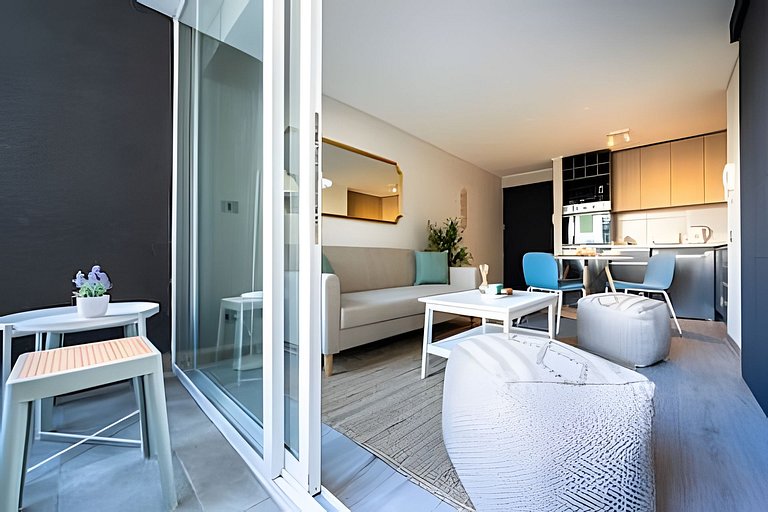 Central 1BR Apartment | Pool & Gym