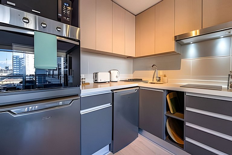 Central 1BR Apartment | Pool & Gym