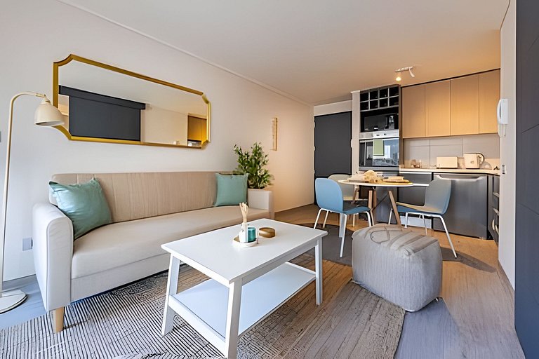 Central 1BR Apartment | Pool & Gym