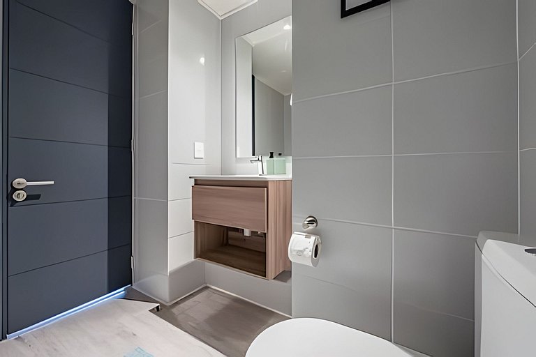 Central 1BR Apartment | Pool & Gym