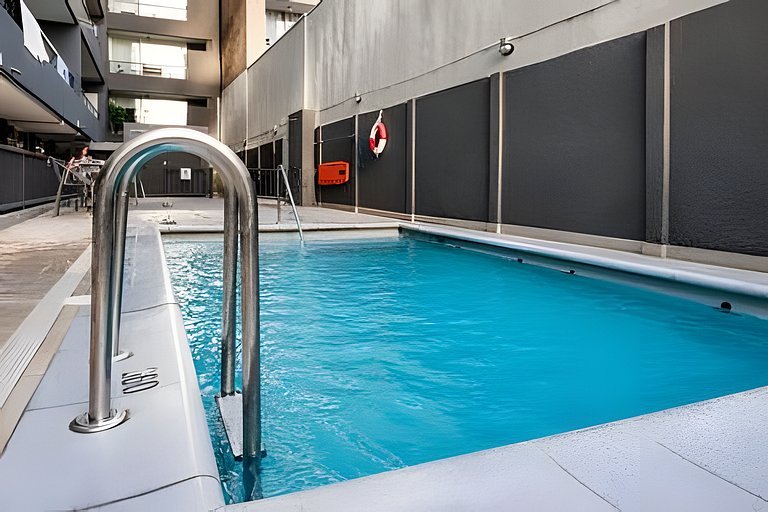 Central 1BR Apartment | Pool & Gym