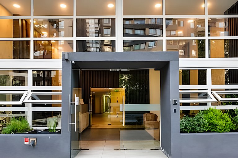 Central 1BR Apartment | Pool & Gym